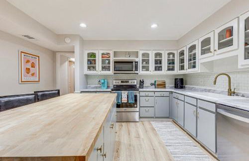 Daphne Home with Deck Close to Beaches and Parks! - Foto 7