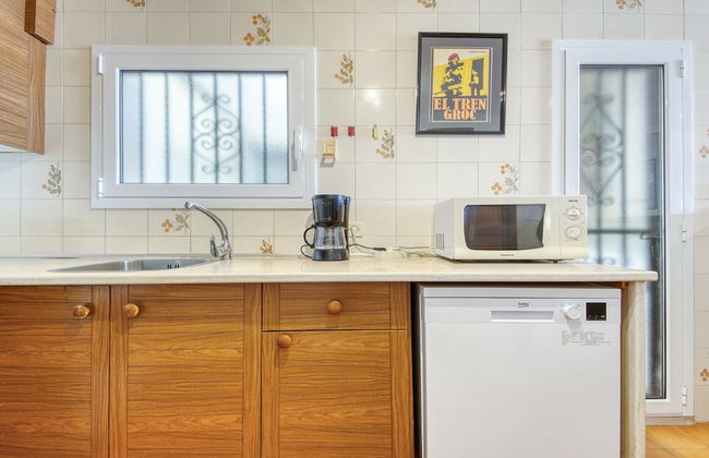 Apartment in Roses Near Canyelles Beach - Photo 11