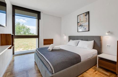 Luxury Spa Villa w Heated Pool, Jacuzzi & Sauna - Photo 45