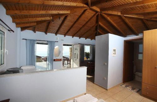 Alexandros Beachfront Apartments near Petalidi with Private Sunbeds & Sea View - Foto 13