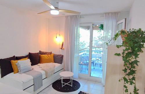 RAVAS Studio climatisé terrasse proche commerces - Photo 1