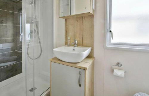 Exquisite Lake lodge in Hoburne Holiday Resort - Valentino Rose Lodge - Foto 10