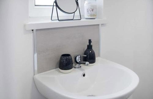 Spacious Living Room & Modern Comforts, Sleeps 4 - Foto 25