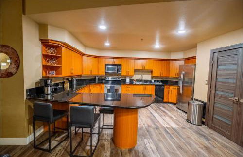 2100 SqFt Penthouse Suite W/ Strip Views! POOL GYM - Foto 7