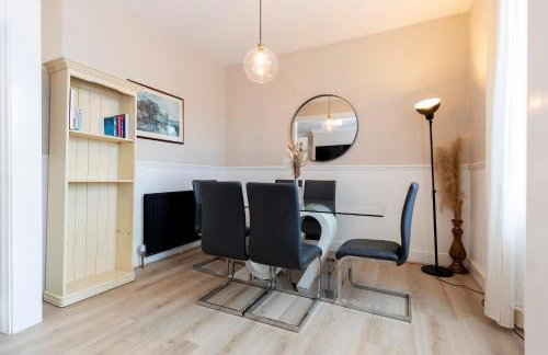 Bright & Comfortable 4-Bed Home 9 mins from Newcastle City Center - Free Parking - Foto 11