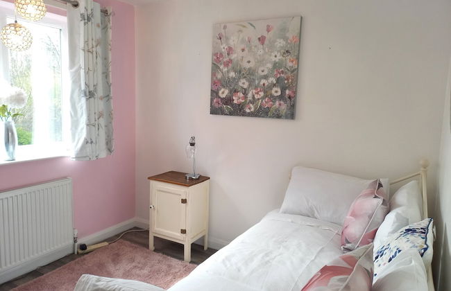 Charming Wentworth Lodge With Countryside Views - Photo 7