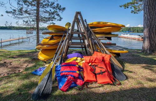 Cedaroma private Home in Resort to relax in the northwoods - Photo 4
