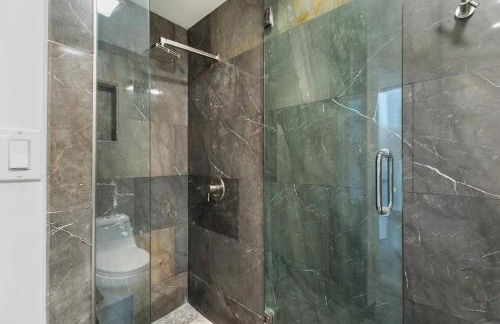 Upscale Modern Villa Private w Terrace in Bahia Mar Beachfront Resort, Heated Pool! - Photo 10