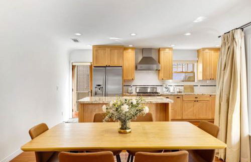 Charming 2BR 2BA Los Angeles Home with Character - Foto 21