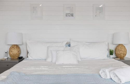 Elegant Updated Oceanfront Home with Pool & Hot Tub - Photo 57