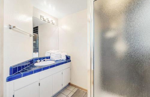 Urban Escape Compound - Photo 27