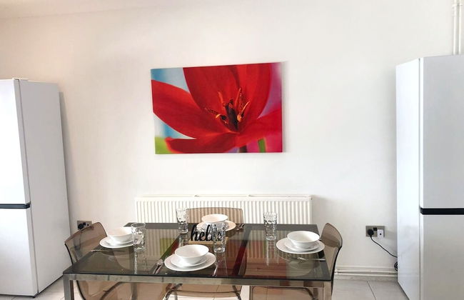 3-bed Semi-detached House, Wifi, Parking, Outdoor Space - Photo 16