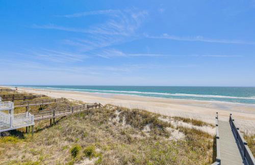 Beachfront Oasis w/ 2 Large Decks, BBQ & Views! - Foto 37