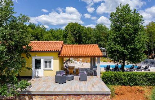 Beautiful villa Eden with pool and jacuzzi immersed in the vegetation - Foto 27