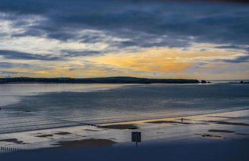 7 South Beach Court - Sea Front Apartment With Spectacular Sea Views - Photo 56