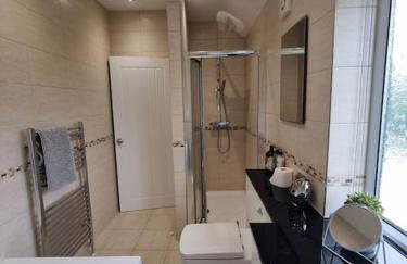 Comfy stays, Rotherham for contractors & Families, spacious, conservatory, free parking, wifi, 3BDR - Foto 26