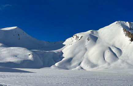 Appartement 6 places aux pieds des pistes avec piscine, wifi et parking privé, salle de bain refaite à neuf - Foto 17