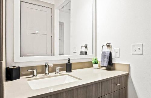 Luxurious New Unit 1Bd1Ba Pool, Golf Sim - Foto 10