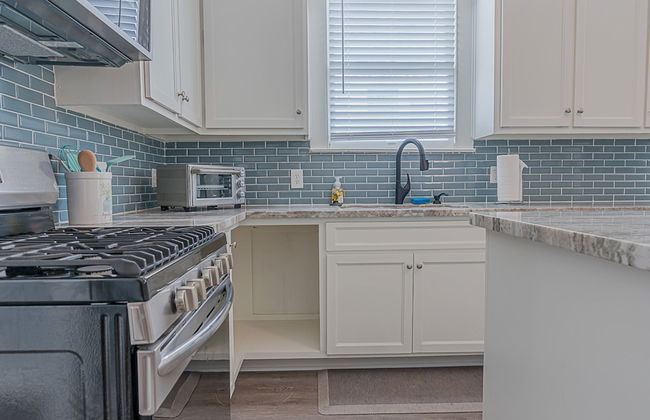 Uptown Cottage 2 Minutes to The Strand and Utmb - Foto 7