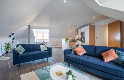 The Loft - Spacious Luxury 2 bed 2 bath with FREE Secure Parking and tube close by - Photo 1