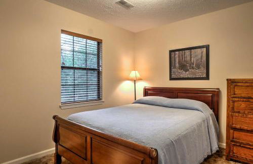 Creekfront Cabin Near Chattanooga with Hot Tub! - Foto 14