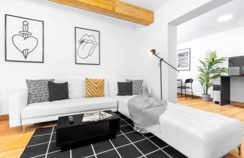 Spacious Loft Style Apartment - Near City Centre - Smart TV- WIFI - Parking - 3NT - Foto 8