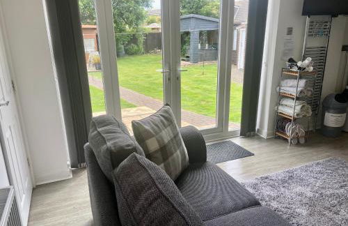 BeRo Bungalow with a hot tub & a large garden! - Foto 19