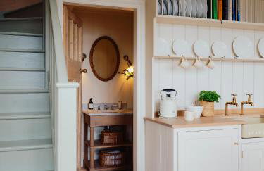 1-bed luxury seafront cabin in heart of Newlyn, Mousehole - Photo 31