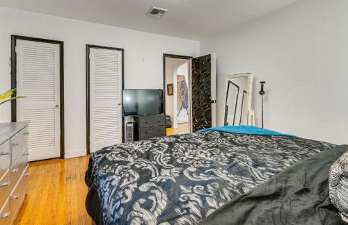 8 Mi to Jones Beach State Park! Cozy Home with Porch - Foto 16