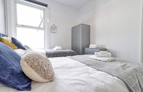 Beautiful Spacious four bedroom house with parking for 2 cars, 5 minute walk to southend station - Foto 34