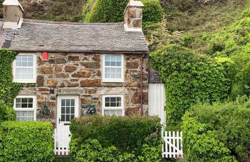 Pwllheli Marina Welsh Cottage by Plas Heli & the sea - Photo 1