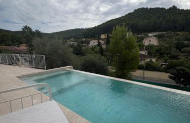 Charmant T2 avec terrasse, piscine et jardin - Foto 22