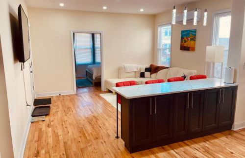 OoohLaLa! 2 Beds and 2 Full Baths w/Free Parking - Foto 45