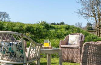 Peaceful Stylish Entire Apartment - Views, Gardens, Firepit, Balcony - Photo 11