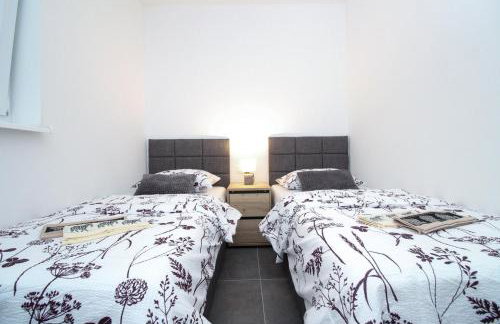 Fly in Apartment - Photo 8