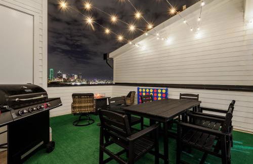 New Modern Dallas Skyline Rooftop Firepit and a Garage - Foto 1