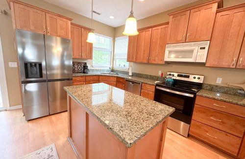 5 Bedroom Home in Old Homestead II - Photo 7