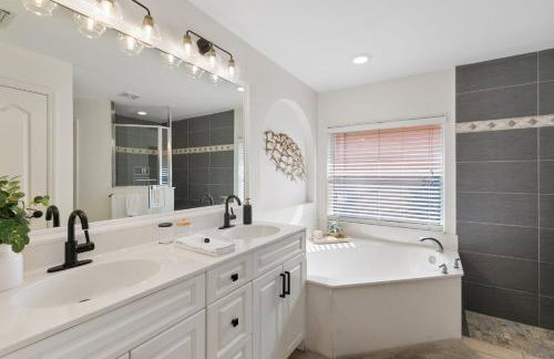 Beautifully-furnished Naples Home l Pool l Hot Tub - Foto 10