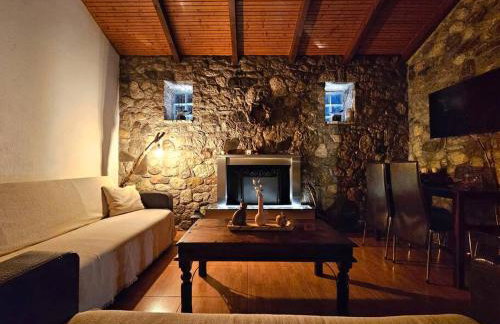 Patras stonehouse with large yard - Πέτρινο σπίτι με αυλή - Foto 2