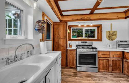 Where We Roam Log Cabin with Mountain Views - Foto 24