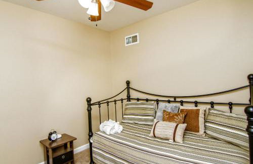 Cabin by the Creek with private creek access - Foto 19