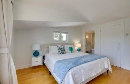 Cape Cod Home w/Ocean View, Roof Top, Pool & Hot Tub - Photo 25