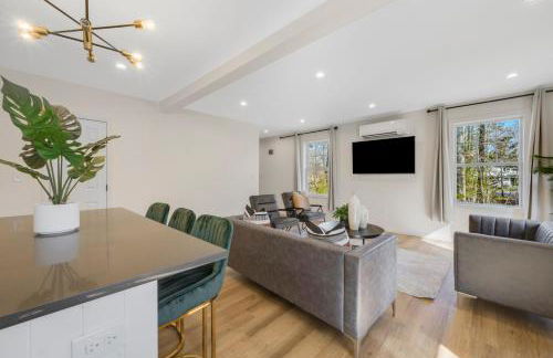 Spacious House in Prime Location - Photo 9