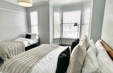 Large 5-Bedroom House in Salford-Free Parking-Sleeps 10 - Foto 21