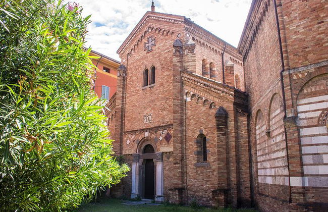 Private tour of Santo Stefano Basilica and Corte Isolani - Photo 5