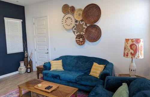 Southwest Mountain View Hideaway, Cozy Comfort at it's Best - Photo 10