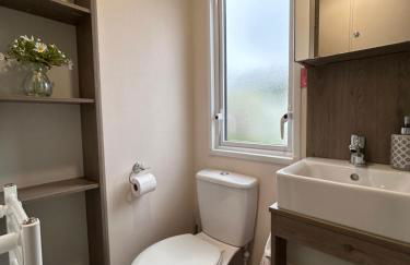 Delightful 2 bedroom Caravan, Pencnwc, New Quay - Photo 10