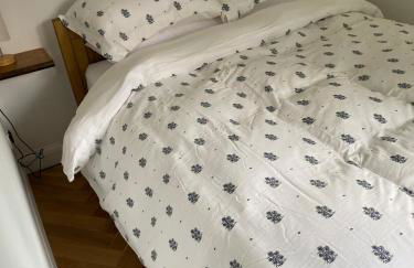 Tiny home in Grade 1 listed church garden - Photo 11