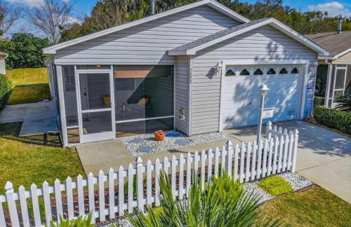 Cozy home, Right Next Door to Lake Sumter Square! - Foto 1