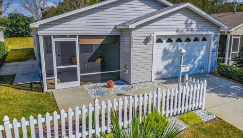 Cozy home, Right Next Door to Lake Sumter Square! - Foto 1